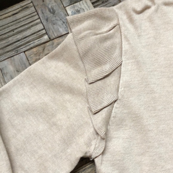 Calvin Klein Vneck tan sweater - Picture 5 of 6